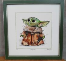 Baby Yoda, gerahmt